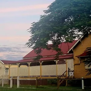 Bed & Breakfast The Old Station Masters House Qld