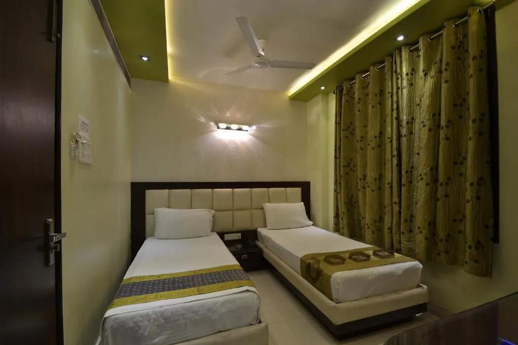 Hotel Central Residency Varanasi 2*,  India