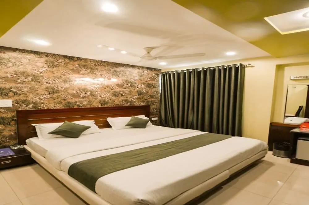 Hotel Central Residency Varanasi 2*,  India